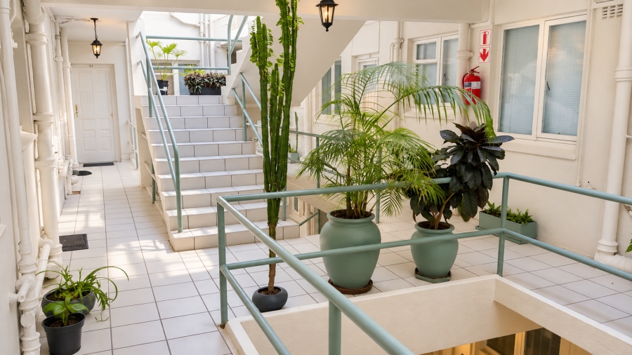 To Let 1 Bedroom Property for Rent in Green Point Western Cape